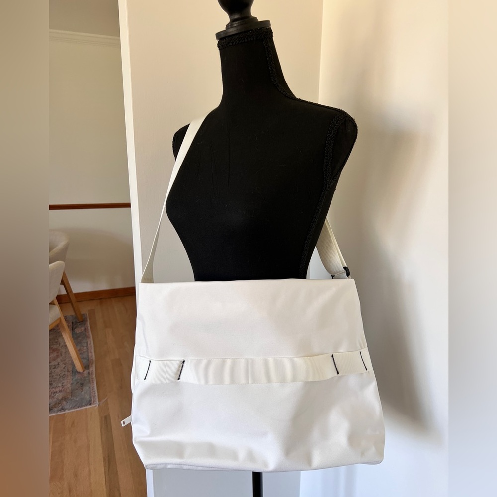 Away F.A.R. 16L Messenger Bag in White